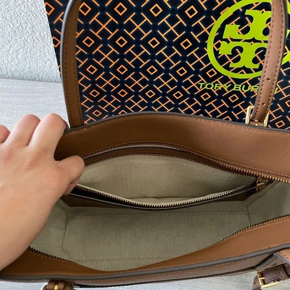New ✨Authentic Emerson Tory Burch tote bag - Picture 11 of 15